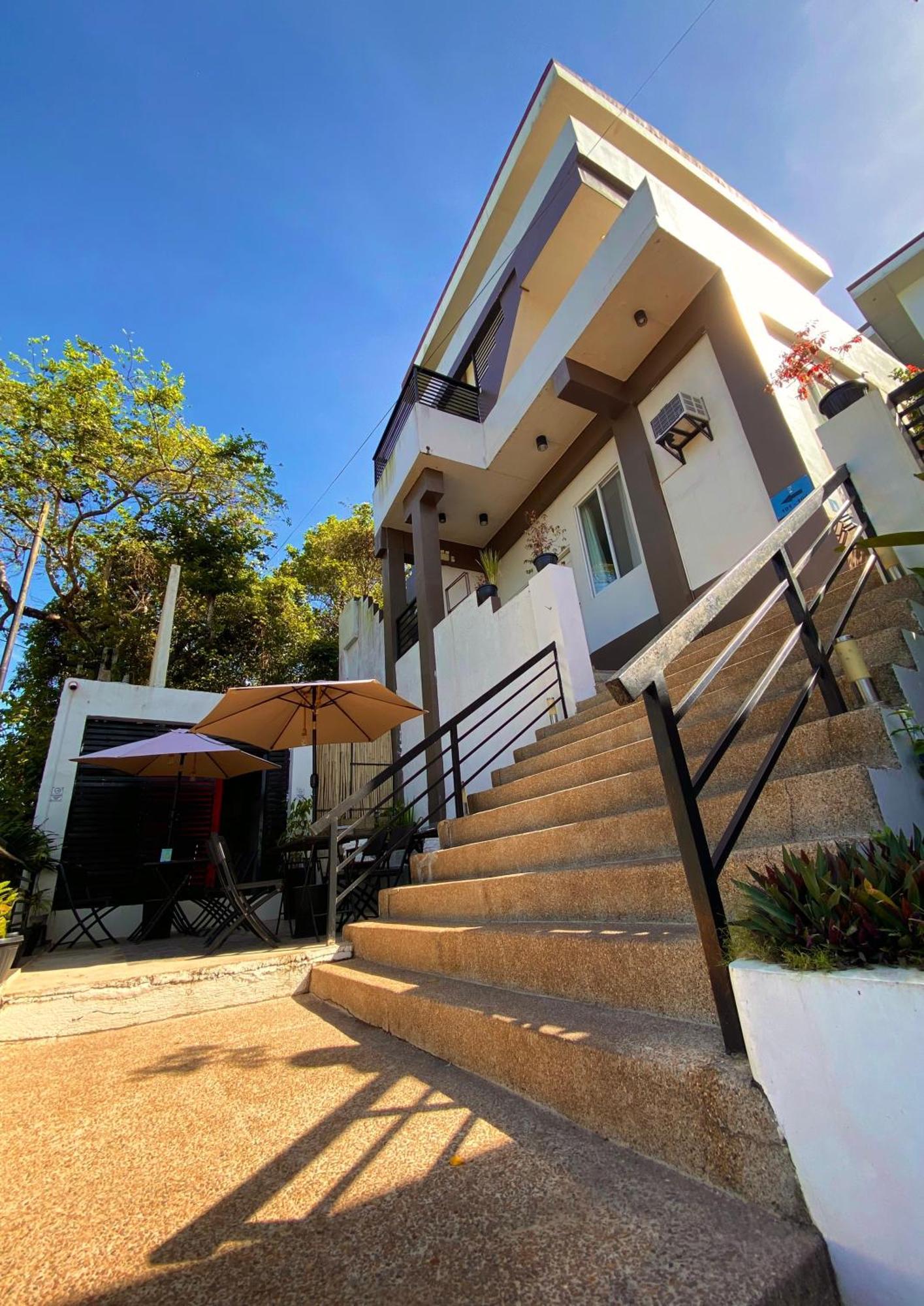 Vela Terraces Hotel Coron Exterior photo