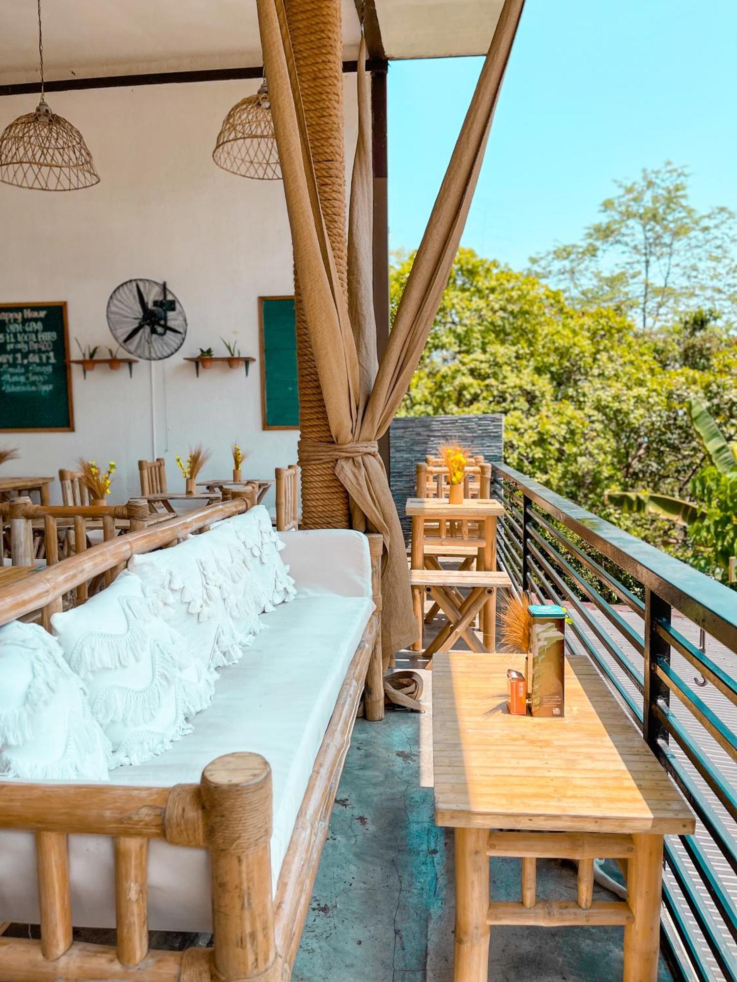 Vela Terraces Hotel Coron Exterior photo