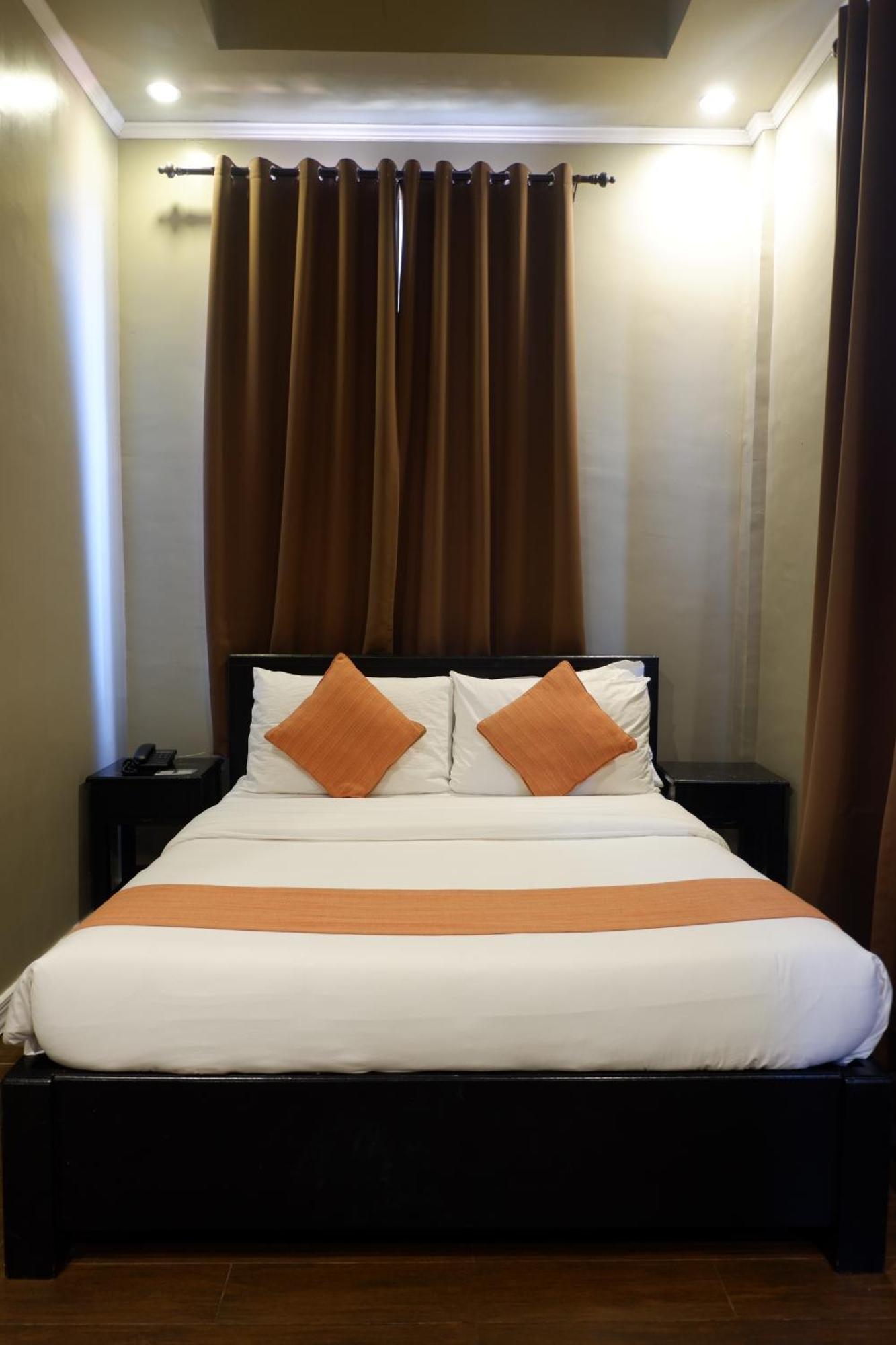 Vela Terraces Hotel Coron Exterior photo